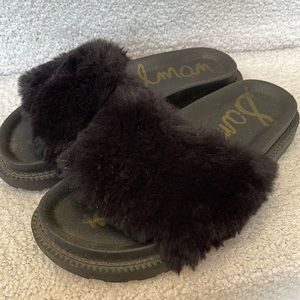 Faux fur slides
